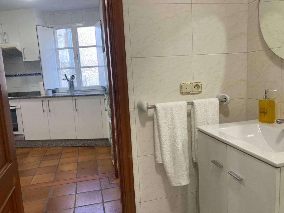 شقة Hyp - A Casa Do Correo Vello - O Balcon بونتيفيذرا المظهر الخارجي الصورة
