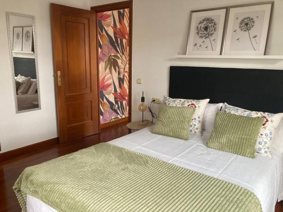 شقة Hyp - A Casa Do Correo Vello - O Balcon بونتيفيذرا المظهر الخارجي الصورة